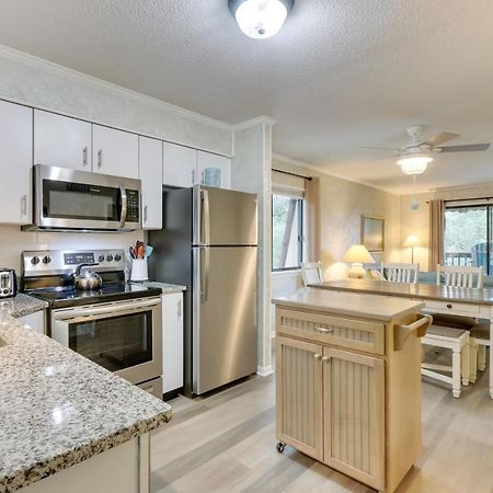 Hilton Head Condo With Balcony And Pool, Walk To Beach Хилтън Хед Айлънд Екстериор снимка