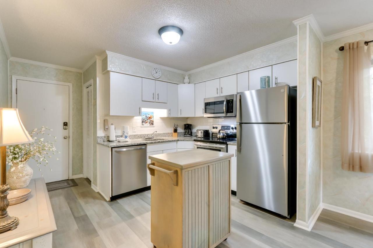 Hilton Head Condo With Balcony And Pool, Walk To Beach Хилтън Хед Айлънд Екстериор снимка