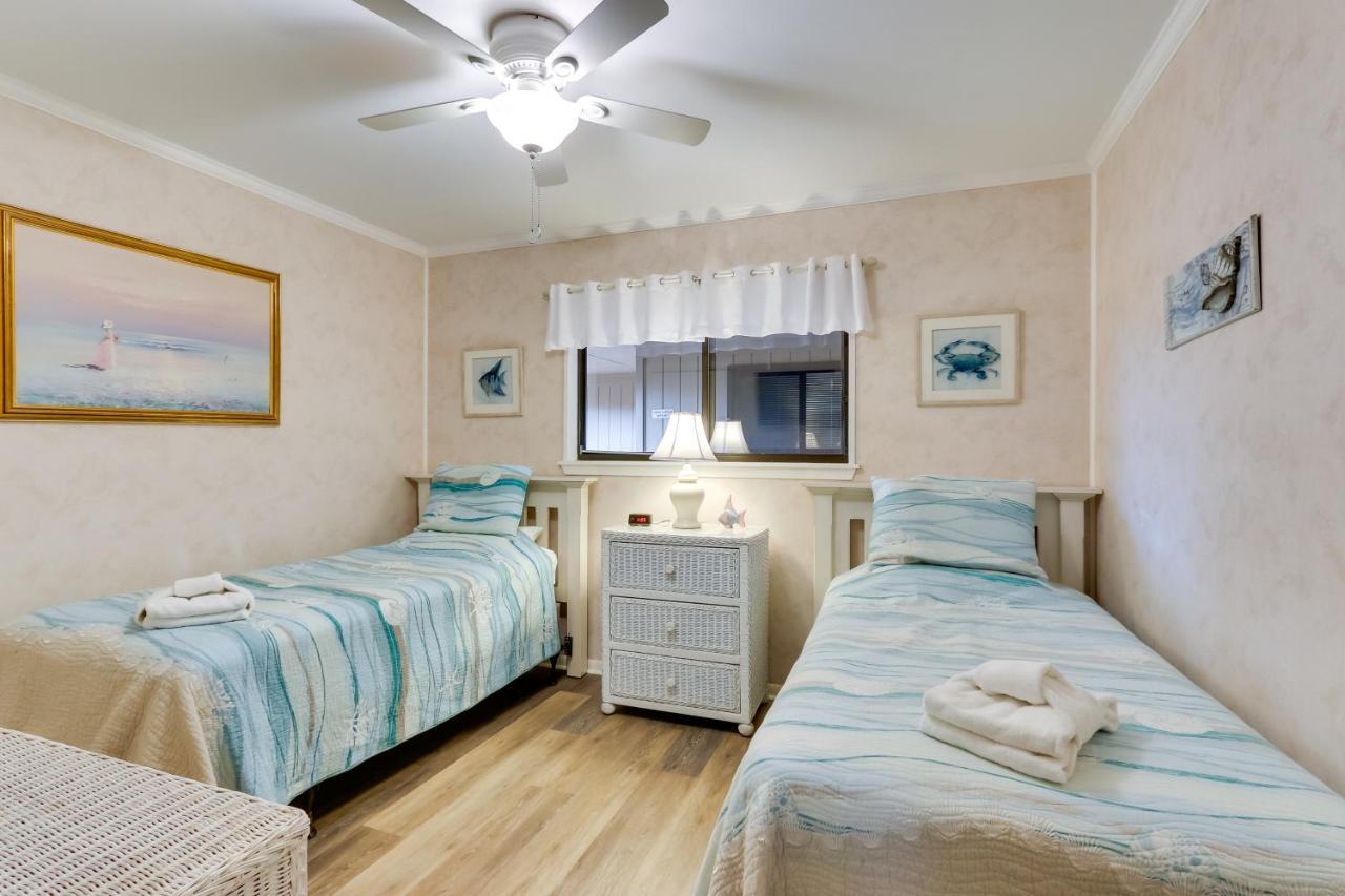 Hilton Head Condo With Balcony And Pool, Walk To Beach Хилтън Хед Айлънд Екстериор снимка