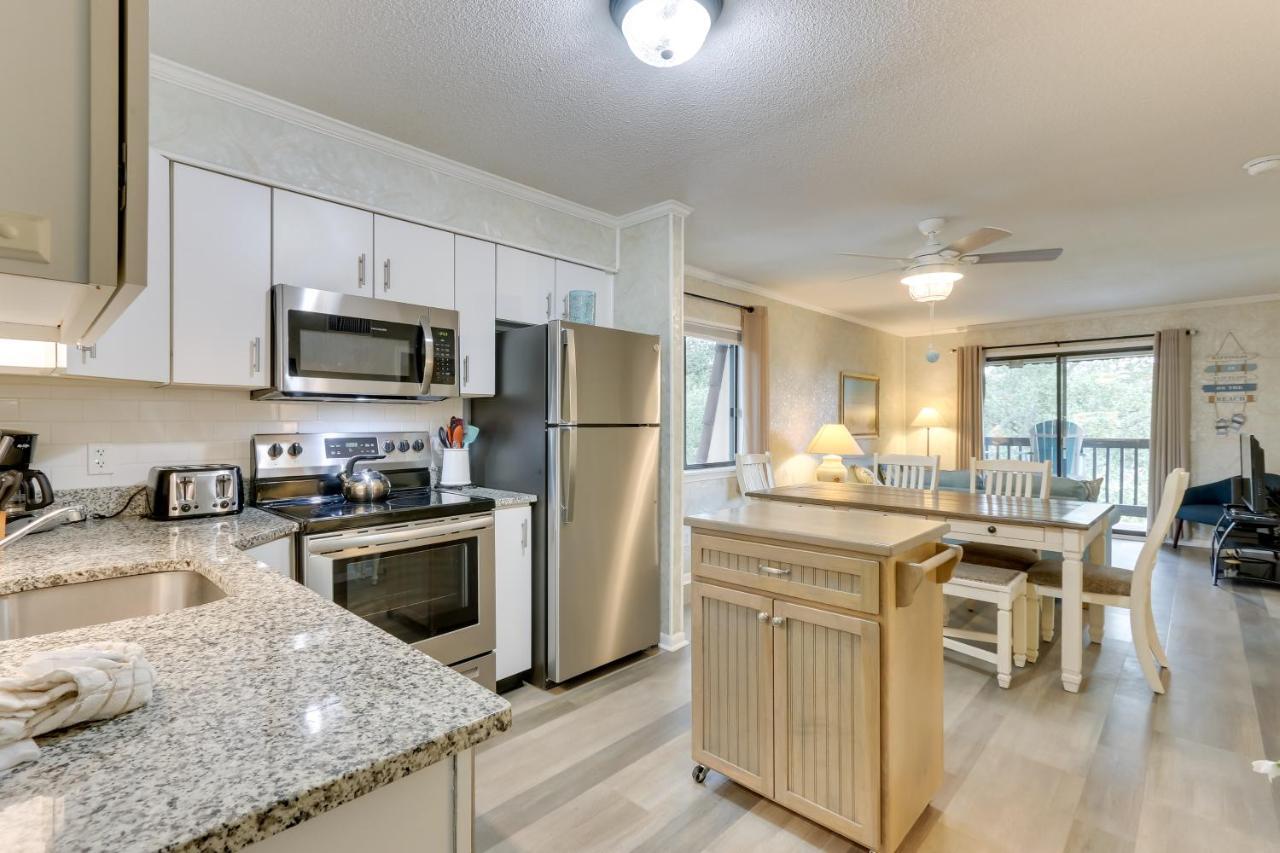 Hilton Head Condo With Balcony And Pool, Walk To Beach Хилтън Хед Айлънд Екстериор снимка