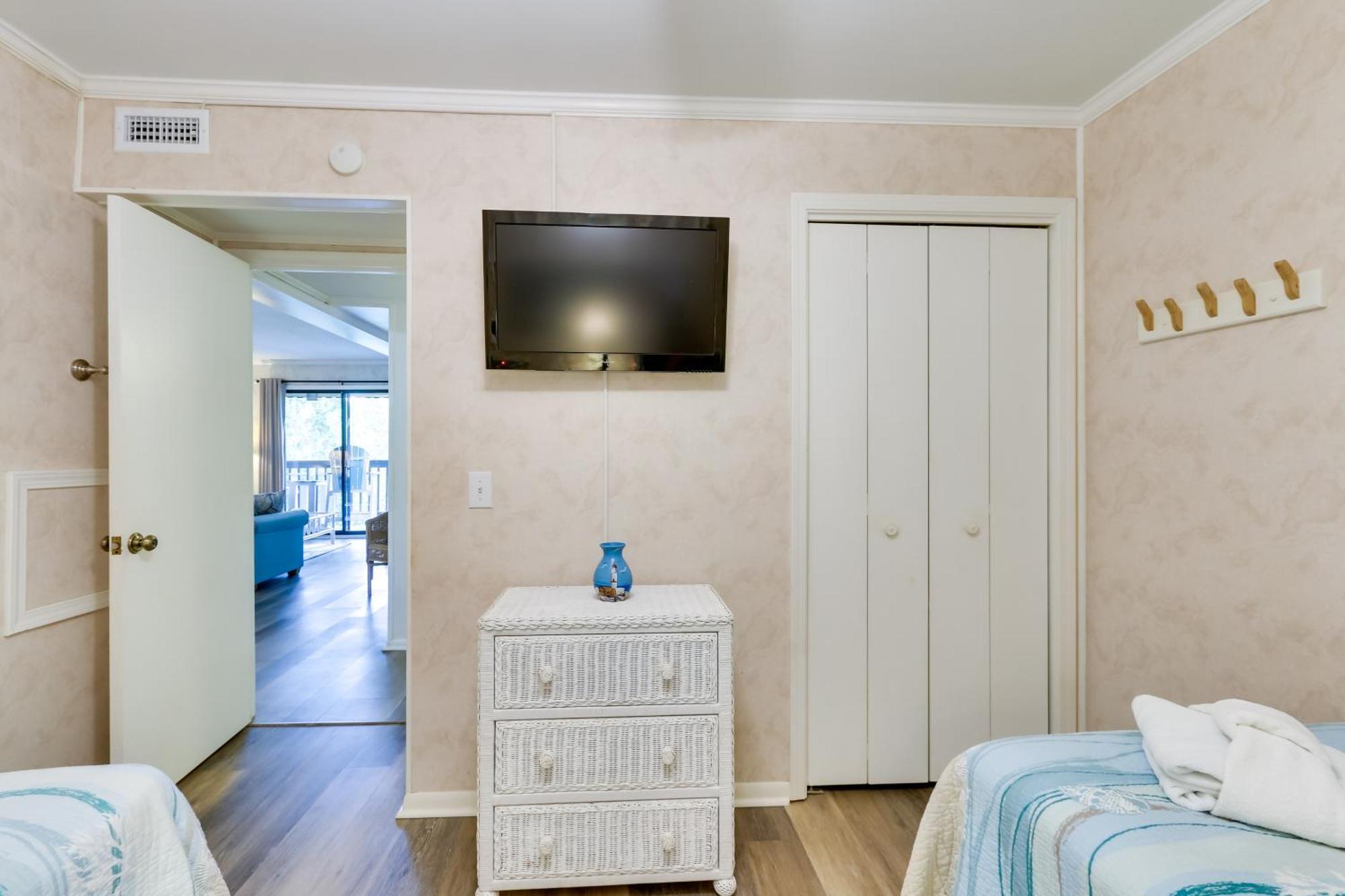 Hilton Head Condo With Balcony And Pool, Walk To Beach Хилтън Хед Айлънд Екстериор снимка