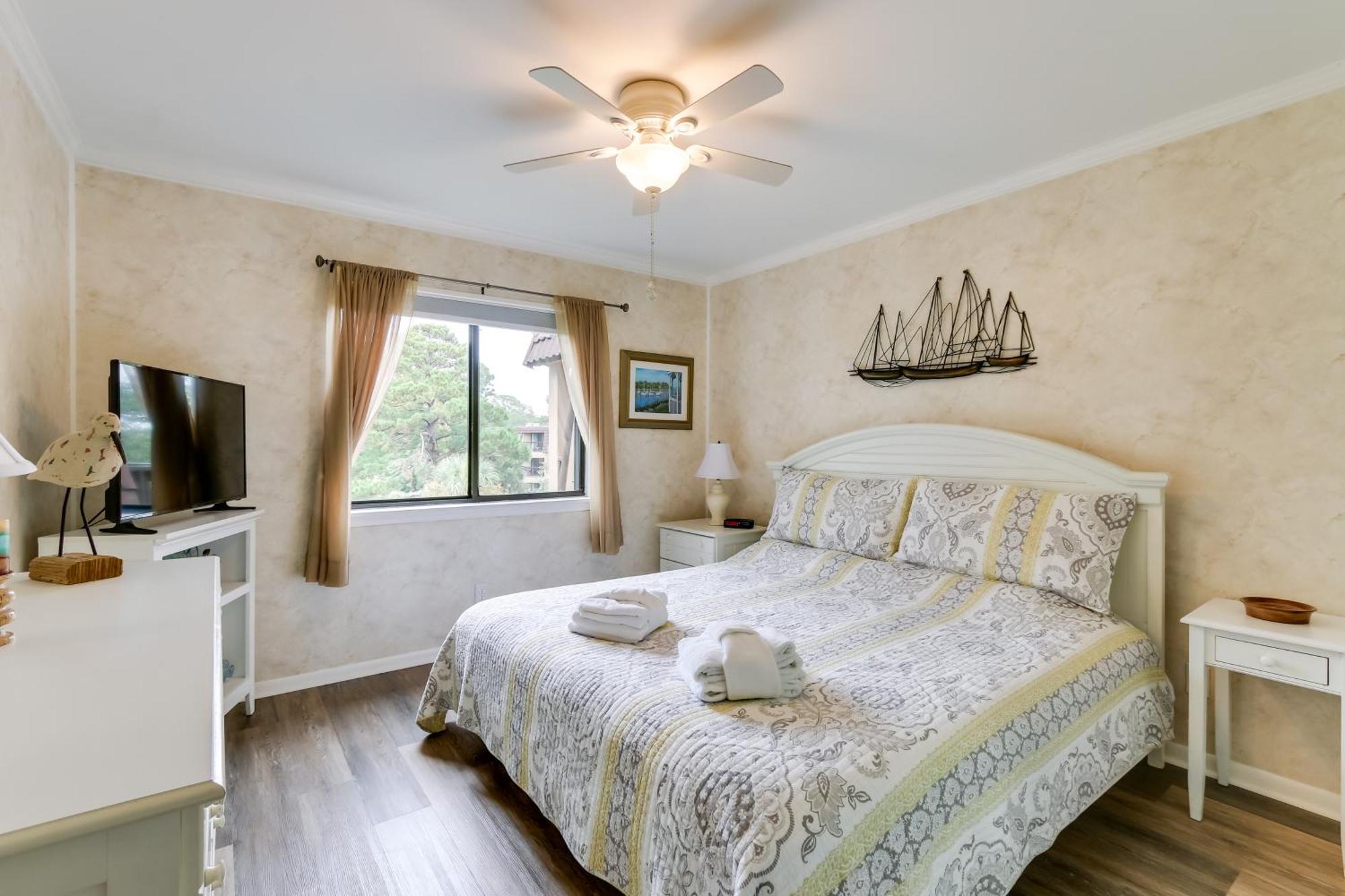 Hilton Head Condo With Balcony And Pool, Walk To Beach Хилтън Хед Айлънд Екстериор снимка