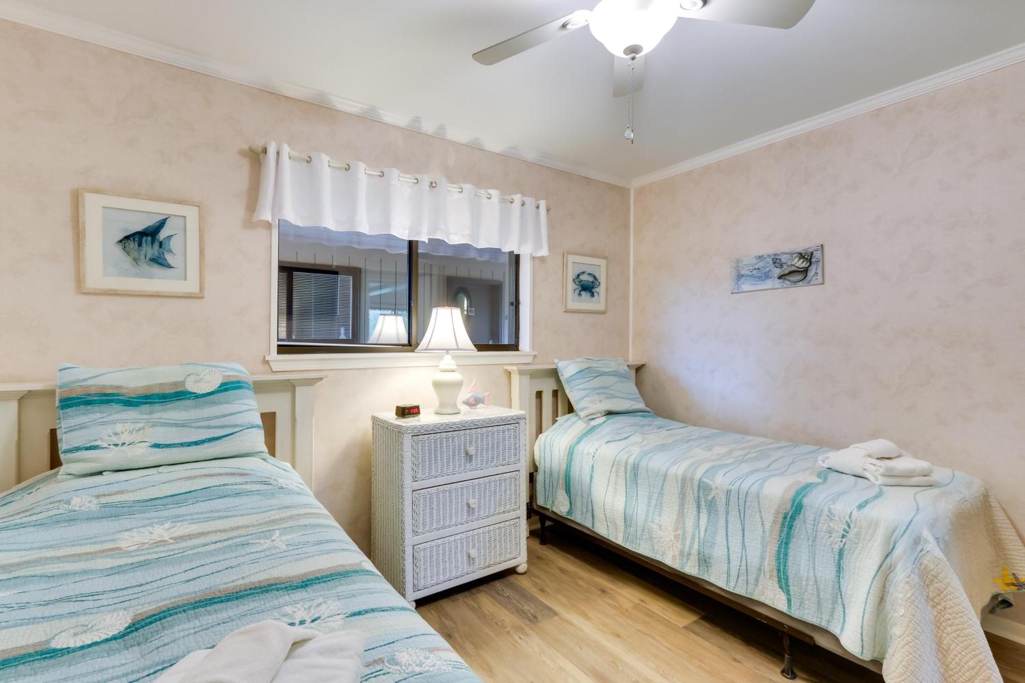 Hilton Head Condo With Balcony And Pool, Walk To Beach Хилтън Хед Айлънд Екстериор снимка