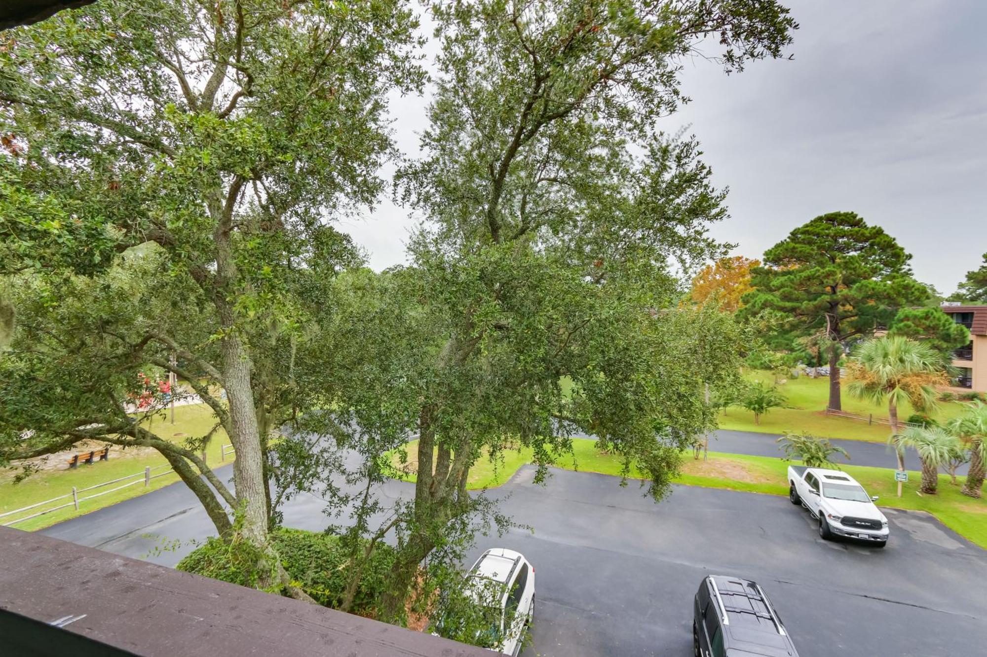 Hilton Head Condo With Balcony And Pool, Walk To Beach Хилтън Хед Айлънд Екстериор снимка